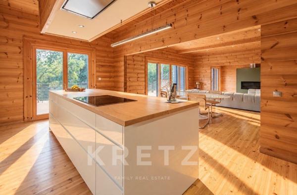 Villa contemporaine en bois et pierre, au cœur des montagnes corses