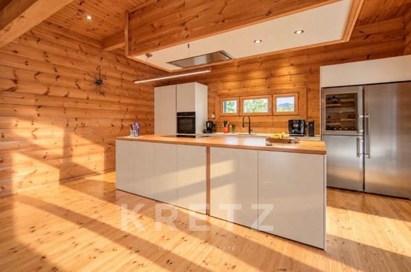 Villa contemporaine en bois et pierre, au cœur des montagnes corses