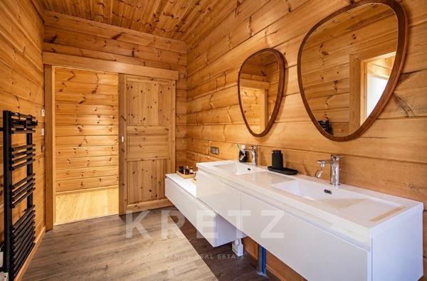 Villa contemporaine en bois et pierre, au cœur des montagnes corses
