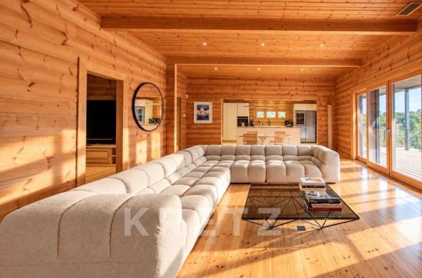 Villa contemporaine en bois et pierre, au cœur des montagnes corses
