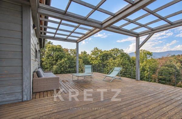 Villa contemporaine en bois et pierre, au cœur des montagnes corses
