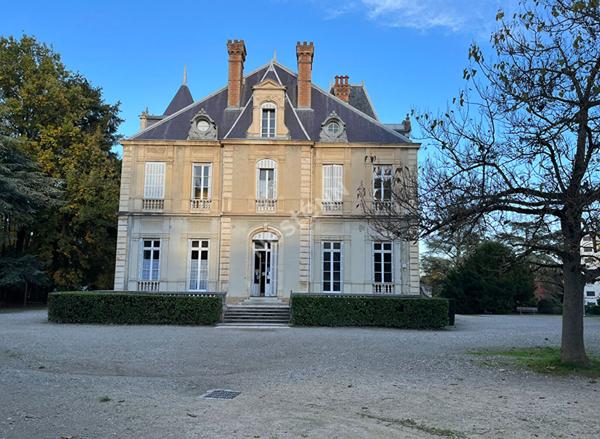 ECULLY, BEL APPARTEMENT DS PARC, PISCINE ET TENNIS