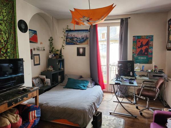 Immeuble de rapport, centre ville de Montignac-Lascaux