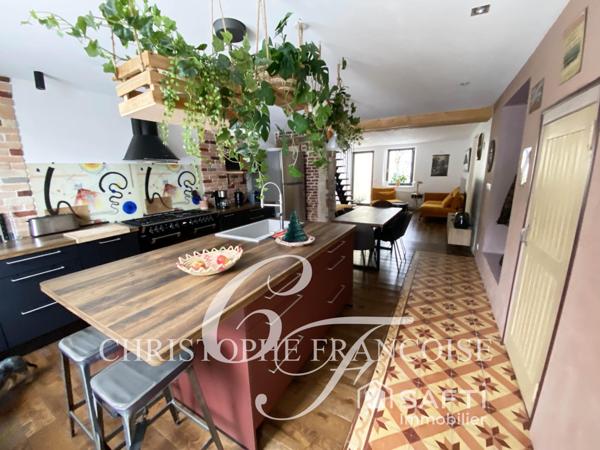 Bâtisse de caractère, rénovée avec gout et qualité