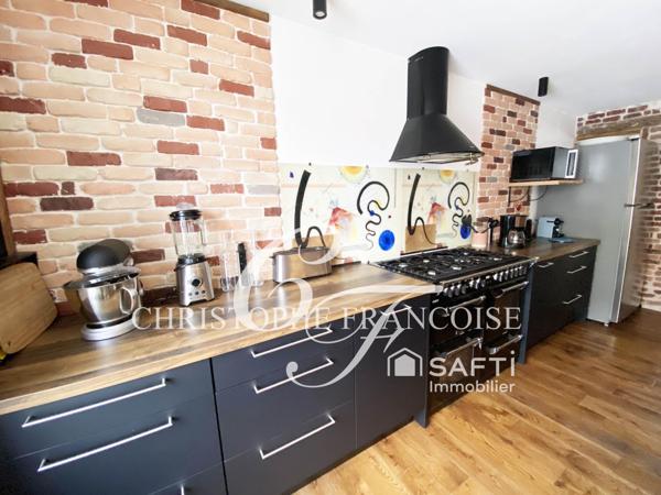 Bâtisse de caractère, rénovée avec gout et qualité