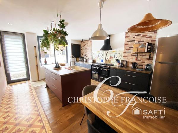 Bâtisse de caractère, rénovée avec gout et qualité