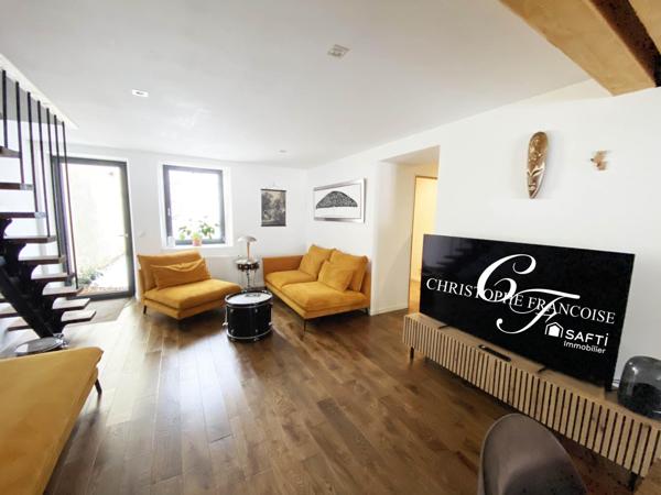 Bâtisse de caractère, rénovée avec gout et qualité