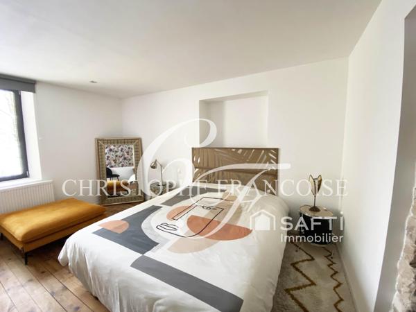 Bâtisse de caractère, rénovée avec gout et qualité