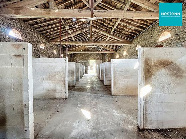 Corps de ferme en pierre de 200 m² à rénover sur La Fouillouse 42480