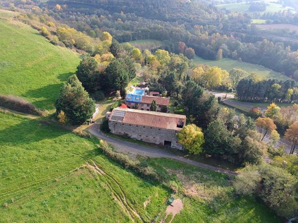 Corps de ferme en pierre de 200 m² à rénover sur La Fouillouse 42480