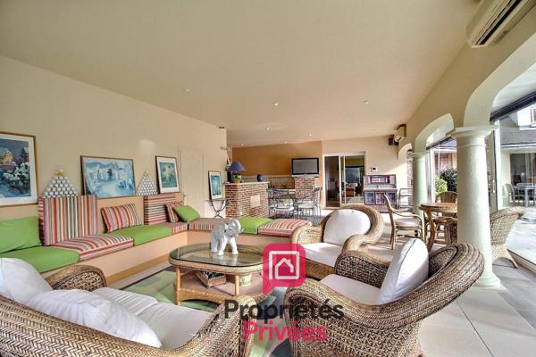 A seulement 1h de PARIS - PROPRIETE CONTEMPORAINE D'EXCEPTION de 350 m2 - PISCINE chauffée - JACUZZI - PARC ARBORE d'environ 4200  m2 - Classe énergétique A !