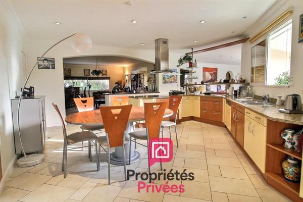 A seulement 1h de PARIS - PROPRIETE CONTEMPORAINE D'EXCEPTION de 350 m2 - PISCINE chauffée - JACUZZI - PARC ARBORE d'environ 4200  m2 - Classe énergétique A !