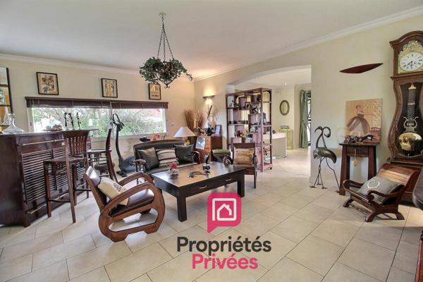 A seulement 1h de PARIS - PROPRIETE CONTEMPORAINE D'EXCEPTION de 350 m2 - PISCINE chauffée - JACUZZI - PARC ARBORE d'environ 4200  m2 - Classe énergétique A !