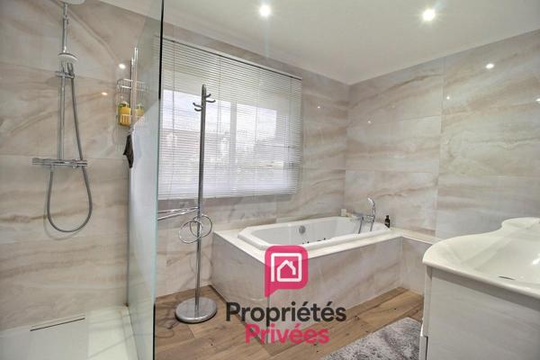 A seulement 1h de PARIS - PROPRIETE CONTEMPORAINE D'EXCEPTION de 350 m2 - PISCINE chauffée - JACUZZI - PARC ARBORE d'environ 4200  m2 - Classe énergétique A !