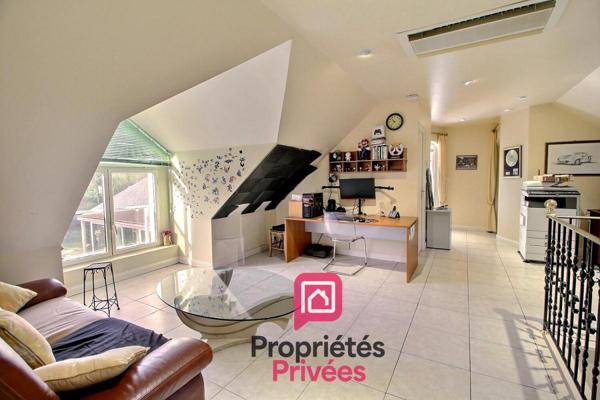 A seulement 1h de PARIS - PROPRIETE CONTEMPORAINE D'EXCEPTION de 350 m2 - PISCINE chauffée - JACUZZI - PARC ARBORE d'environ 4200  m2 - Classe énergétique A !