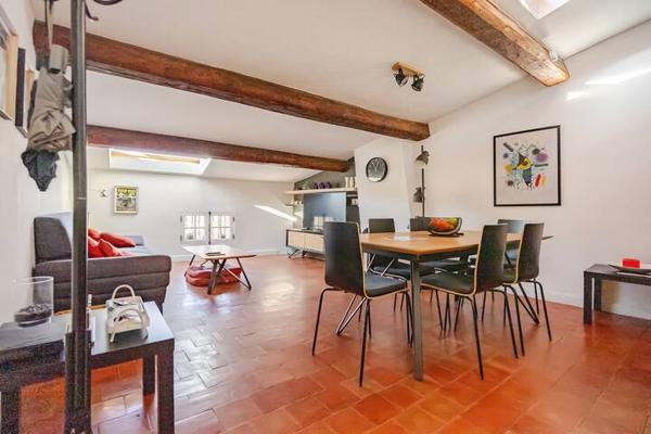 Aix-en-Provence (13100) Appartement atypique dernier étage dans le centre historique