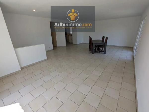 Vente                                                      Maison
                        
                     5 pièces                      146 m2                     à Josselin