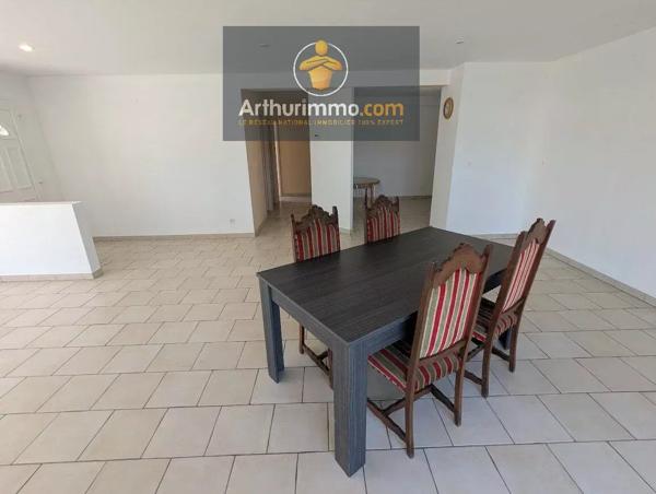 Vente                                                      Maison
                        
                     5 pièces                      146 m2                     à Josselin