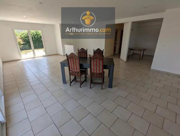 Vente                                                      Maison
                        
                     5 pièces                      146 m2                     à Josselin