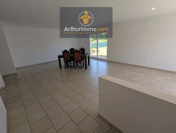 Vente                                                      Maison
                        
                     5 pièces                      146 m2                     à Josselin