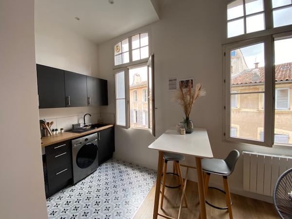 Aix-en-Provence (13100) CHARMANT STUDIO LUMINEUX EN CV HISTORIQUE D'AIX-EN-PROVENCE