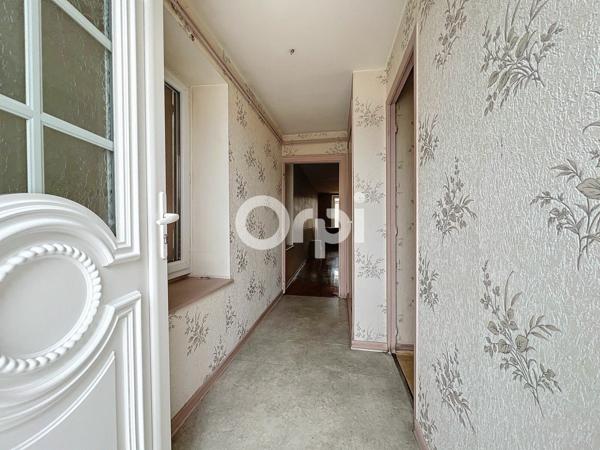 Immeuble à vendre    3 pièces •  Saint-Éloy-les-Mines