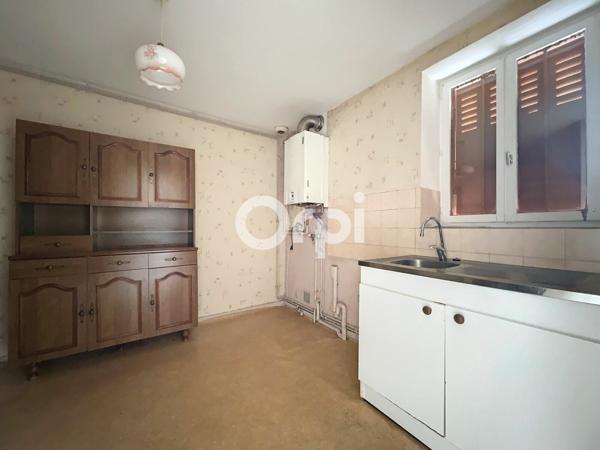 Immeuble à vendre    3 pièces •  Saint-Éloy-les-Mines