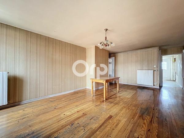 Immeuble à vendre    3 pièces •  Saint-Éloy-les-Mines