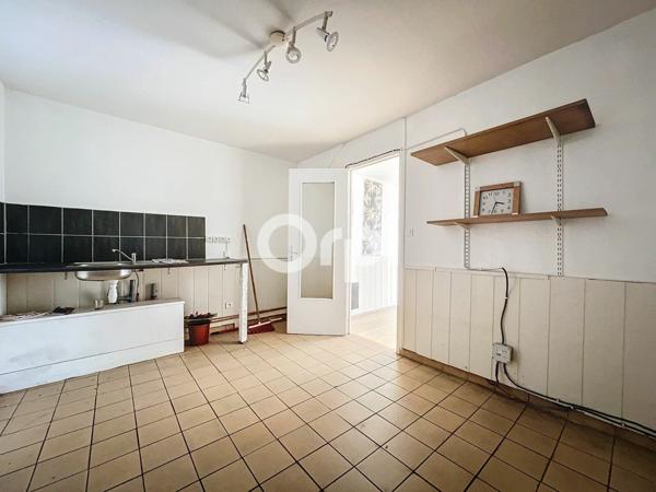 Immeuble à vendre    3 pièces •  Saint-Éloy-les-Mines