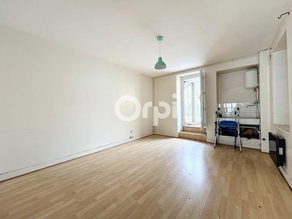 Immeuble à vendre    3 pièces •  Saint-Éloy-les-Mines