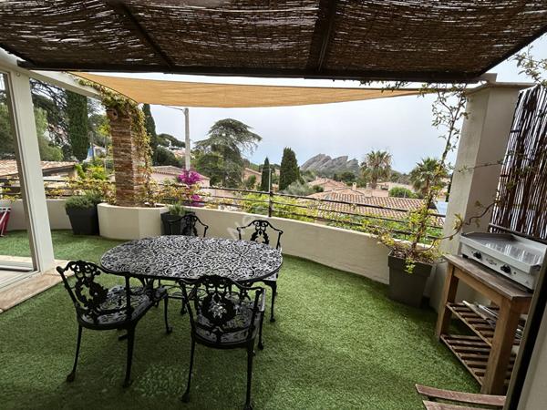 Appartement T3 de 93.5 m² à La Ciotat . Vue Mer au Quartier Calanques . Aucun travaux; FRAIS DE NOTAIRE REDUITS