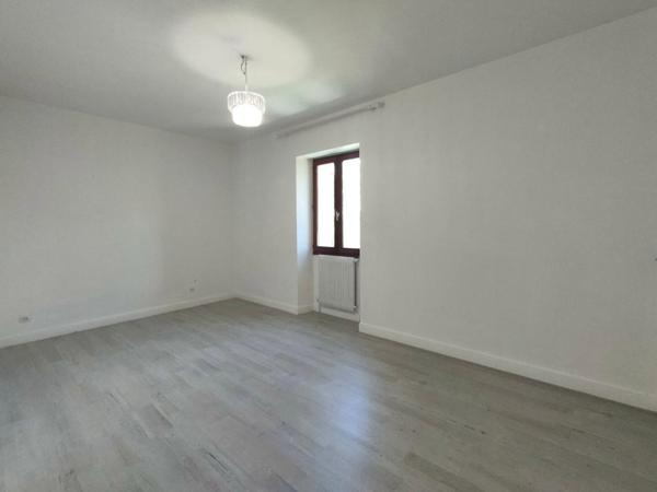 PROPRIETE : MAISON EN PIERRE 150 m²  + ECHOPPE 120 m² + HANGAR 230 m² - TERRAIN 1 HECTARE