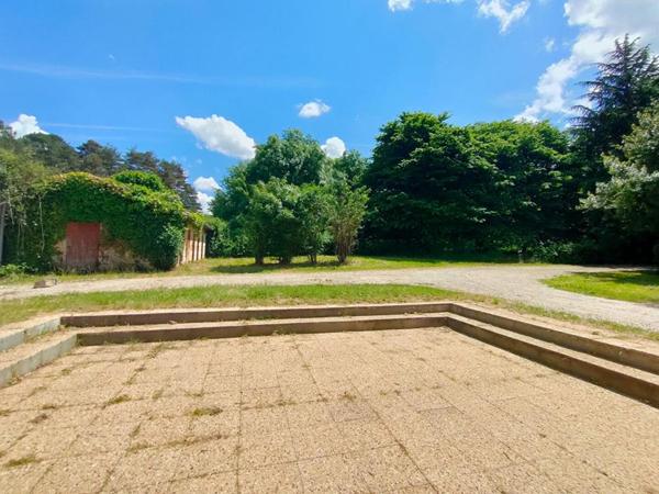 PROPRIETE : MAISON EN PIERRE 150 m²  + ECHOPPE 120 m² + HANGAR 230 m² - TERRAIN 1 HECTARE