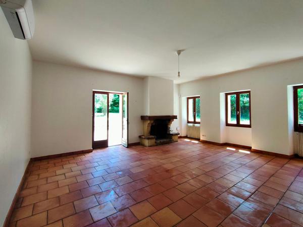 PROPRIETE : MAISON EN PIERRE 150 m²  + ECHOPPE 120 m² + HANGAR 230 m² - TERRAIN 1 HECTARE