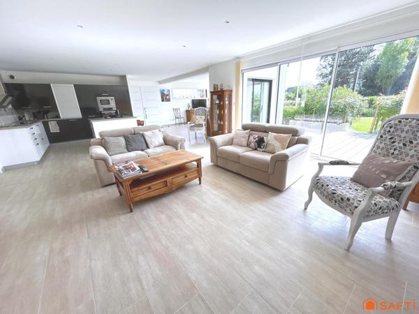 Maison familiale contemporaine proche des commodités