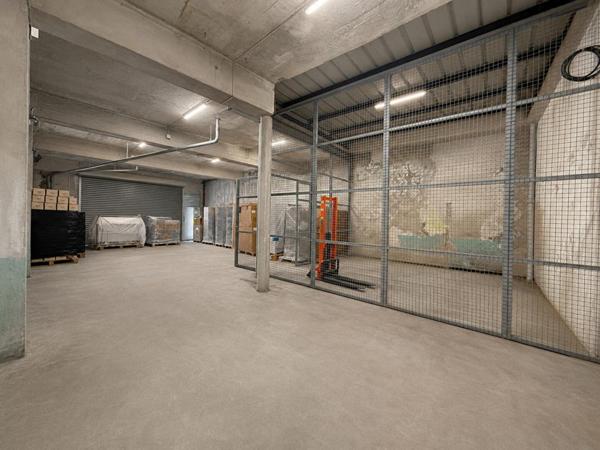 HANGAR / PARKING 200 m² QUARTIER GARE