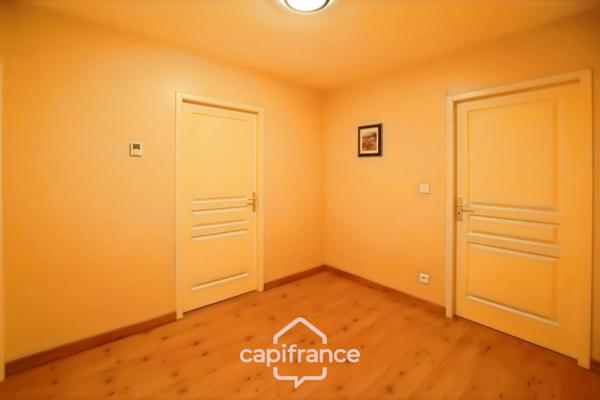 Maison en pierre au calme avec piscine, 5 chambres et plus de 1,6 hectare de terrain - Proche Lons-le-Saunier (39000)