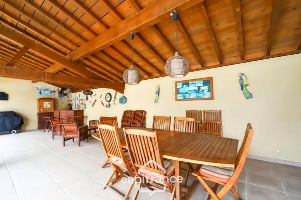 Maison en pierre au calme avec piscine, 5 chambres et plus de 1,6 hectare de terrain - Proche Lons-le-Saunier (39000)