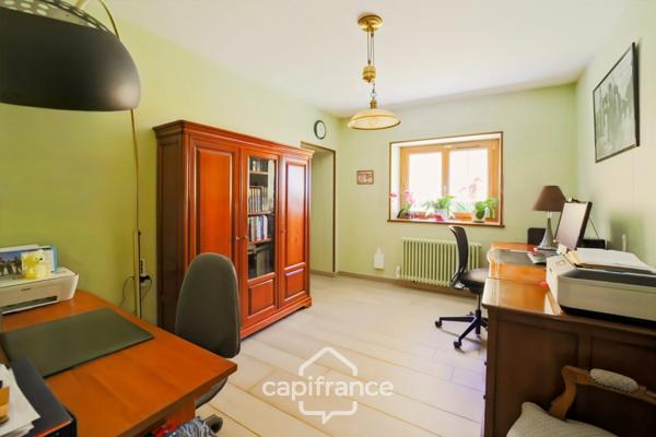 Maison en pierre au calme avec piscine, 5 chambres et plus de 1,6 hectare de terrain - Proche Lons-le-Saunier (39000)