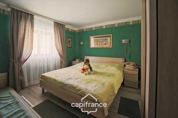 Maison en pierre au calme avec piscine, 5 chambres et plus de 1,6 hectare de terrain - Proche Lons-le-Saunier (39000)