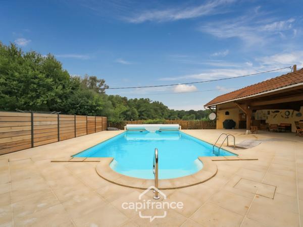 Maison en pierre au calme avec piscine, 5 chambres et plus de 1,6 hectare de terrain - Proche Lons-le-Saunier (39000)