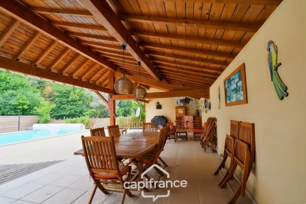 Maison en pierre au calme avec piscine, 5 chambres et plus de 1,6 hectare de terrain - Proche Lons-le-Saunier (39000)
