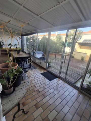 Située sur la commune de Thuir dans un lotissement proche de toutes commodités, cette jolie maison saura vous séduire.

Elle se compose d'un hall d'entrée, d'une cuisine ouverte sur le salon, ainsi que d'une véranda donnant sur un jardin sans vis à vis .
Un garage avec buanderie attenante complète ce bien, avec la possibilité de transformer le garage en suite parental au rez-de-chaussée.
A l'étage, vous trouverez 3 chambres, une salle d'eau et une dressing.

Idéalement située, coup de coeur assuré à visiter très vite.