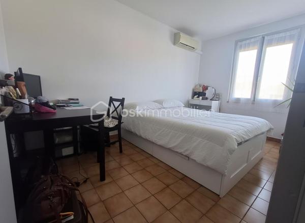 Située sur la commune de Thuir dans un lotissement proche de toutes commodités, cette jolie maison saura vous séduire.

Elle se compose d'un hall d'entrée, d'une cuisine ouverte sur le salon, ainsi que d'une véranda donnant sur un jardin sans vis à vis .
Un garage avec buanderie attenante complète ce bien, avec la possibilité de transformer le garage en suite parental au rez-de-chaussée.
A l'étage, vous trouverez 3 chambres, une salle d'eau et une dressing.

Idéalement située, coup de coeur assuré à visiter très vite.