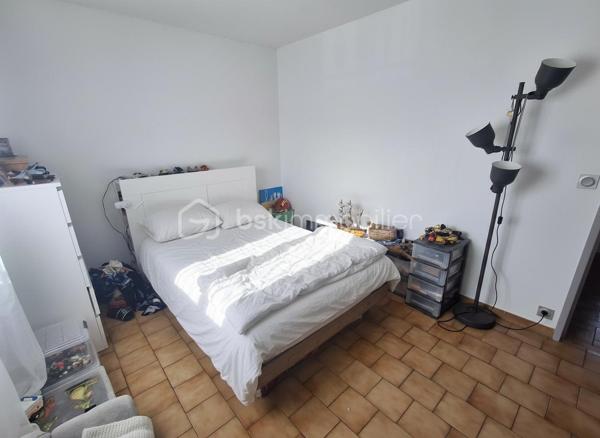 Située sur la commune de Thuir dans un lotissement proche de toutes commodités, cette jolie maison saura vous séduire.

Elle se compose d'un hall d'entrée, d'une cuisine ouverte sur le salon, ainsi que d'une véranda donnant sur un jardin sans vis à vis .
Un garage avec buanderie attenante complète ce bien, avec la possibilité de transformer le garage en suite parental au rez-de-chaussée.
A l'étage, vous trouverez 3 chambres, une salle d'eau et une dressing.

Idéalement située, coup de coeur assuré à visiter très vite.