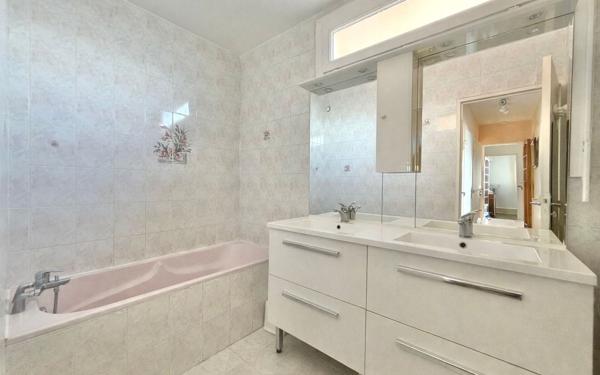 Appartement à vendre    5 pièces • 90,16 m2 Marseille 10