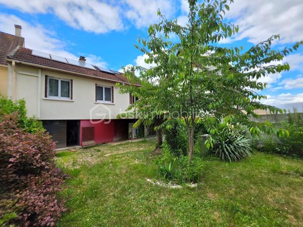 Limite Coubron et la forêt de Bondy, dans un quartier pavillonnaire, maison de plain pied sur sous-sol édifié en 1964 de 100m² habitables et 175m² utiles sur une parcelle de 500m².

LES ATOUTS DU BIEN
• Plain pied surélevé (plateau de 75m²)
• Hauteur sous plafond sous-sol 2m
• Sous-sol traversant idéal pour stationner véhicules dans le jardin arrière
• Terrain devant 140m², 7 véhicules possible
• Jardin arrière 270m² sans VIS-A-VIS
• Panneau solaire et pompe à chaleur AIR / EAU 2025
• Installation climatisation réversible

AGENCEMENT
Rez-de-jardin (75m²)
• Garage traversant
• Buanderie / chaufferie

Etage (75m²)
• Entrée
• Cuisine
• Séjour double (30m²) avec cheminée
• Couloir
• 2 chambres (9,30/9,50m²)
• Salle d'eau
• WC

Combles (25m²)
• Un bureau
• Une chambre

INFORMATIONS TECHNIQUES
• Terrain : façade 10m x profondeur 50m
• Double vitrage PVC avec volets
• Tableau électrique récent
• DPE en D
• Double exposition EST / OUEST
• Ballon d'eau chaude thermodynamique

INFORMATIONS FINANCIERES
• Taxe foncière 1696 euros

Ludovic MOREL
Votre Partenaire Immobilier
Depuis 2010

•••