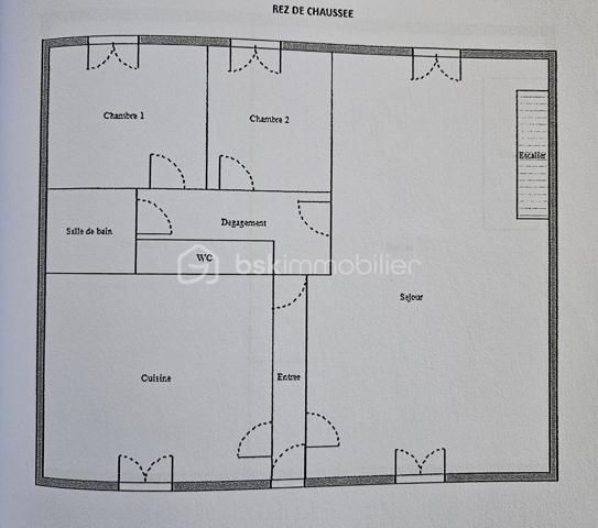 Limite Coubron et la forêt de Bondy, dans un quartier pavillonnaire, maison de plain pied sur sous-sol édifié en 1964 de 100m² habitables et 175m² utiles sur une parcelle de 500m².

LES ATOUTS DU BIEN
• Plain pied surélevé (plateau de 75m²)
• Hauteur sous plafond sous-sol 2m
• Sous-sol traversant idéal pour stationner véhicules dans le jardin arrière
• Terrain devant 140m², 7 véhicules possible
• Jardin arrière 270m² sans VIS-A-VIS
• Panneau solaire et pompe à chaleur AIR / EAU 2025
• Installation climatisation réversible

AGENCEMENT
Rez-de-jardin (75m²)
• Garage traversant
• Buanderie / chaufferie

Etage (75m²)
• Entrée
• Cuisine
• Séjour double (30m²) avec cheminée
• Couloir
• 2 chambres (9,30/9,50m²)
• Salle d'eau
• WC

Combles (25m²)
• Un bureau
• Une chambre

INFORMATIONS TECHNIQUES
• Terrain : façade 10m x profondeur 50m
• Double vitrage PVC avec volets
• Tableau électrique récent
• DPE en D
• Double exposition EST / OUEST
• Ballon d'eau chaude thermodynamique

INFORMATIONS FINANCIERES
• Taxe foncière 1696 euros

Ludovic MOREL
Votre Partenaire Immobilier
Depuis 2010

•••