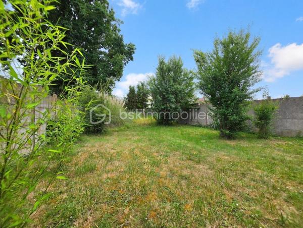 Limite Coubron et la forêt de Bondy, dans un quartier pavillonnaire, maison de plain pied sur sous-sol édifié en 1964 de 100m² habitables et 175m² utiles sur une parcelle de 500m².

LES ATOUTS DU BIEN
• Plain pied surélevé (plateau de 75m²)
• Hauteur sous plafond sous-sol 2m
• Sous-sol traversant idéal pour stationner véhicules dans le jardin arrière
• Terrain devant 140m², 7 véhicules possible
• Jardin arrière 270m² sans VIS-A-VIS
• Panneau solaire et pompe à chaleur AIR / EAU 2025
• Installation climatisation réversible

AGENCEMENT
Rez-de-jardin (75m²)
• Garage traversant
• Buanderie / chaufferie

Etage (75m²)
• Entrée
• Cuisine
• Séjour double (30m²) avec cheminée
• Couloir
• 2 chambres (9,30/9,50m²)
• Salle d'eau
• WC

Combles (25m²)
• Un bureau
• Une chambre

INFORMATIONS TECHNIQUES
• Terrain : façade 10m x profondeur 50m
• Double vitrage PVC avec volets
• Tableau électrique récent
• DPE en D
• Double exposition EST / OUEST
• Ballon d'eau chaude thermodynamique

INFORMATIONS FINANCIERES
• Taxe foncière 1696 euros

Ludovic MOREL
Votre Partenaire Immobilier
Depuis 2010

•••
