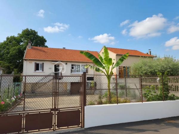 Limite Coubron et la forêt de Bondy, dans un quartier pavillonnaire, maison de plain pied sur sous-sol édifié en 1964 de 100m² habitables et 175m² utiles sur une parcelle de 500m².

LES ATOUTS DU BIEN
• Plain pied surélevé (plateau de 75m²)
• Hauteur sous plafond sous-sol 2m
• Sous-sol traversant idéal pour stationner véhicules dans le jardin arrière
• Terrain devant 140m², 7 véhicules possible
• Jardin arrière 270m² sans VIS-A-VIS
• Panneau solaire et pompe à chaleur AIR / EAU 2025
• Installation climatisation réversible

AGENCEMENT
Rez-de-jardin (75m²)
• Garage traversant
• Buanderie / chaufferie

Etage (75m²)
• Entrée
• Cuisine
• Séjour double (30m²) avec cheminée
• Couloir
• 2 chambres (9,30/9,50m²)
• Salle d'eau
• WC

Combles (25m²)
• Un bureau
• Une chambre

INFORMATIONS TECHNIQUES
• Terrain : façade 10m x profondeur 50m
• Double vitrage PVC avec volets
• Tableau électrique récent
• DPE en D
• Double exposition EST / OUEST
• Ballon d'eau chaude thermodynamique

INFORMATIONS FINANCIERES
• Taxe foncière 1696 euros

Ludovic MOREL
Votre Partenaire Immobilier
Depuis 2010

•••
